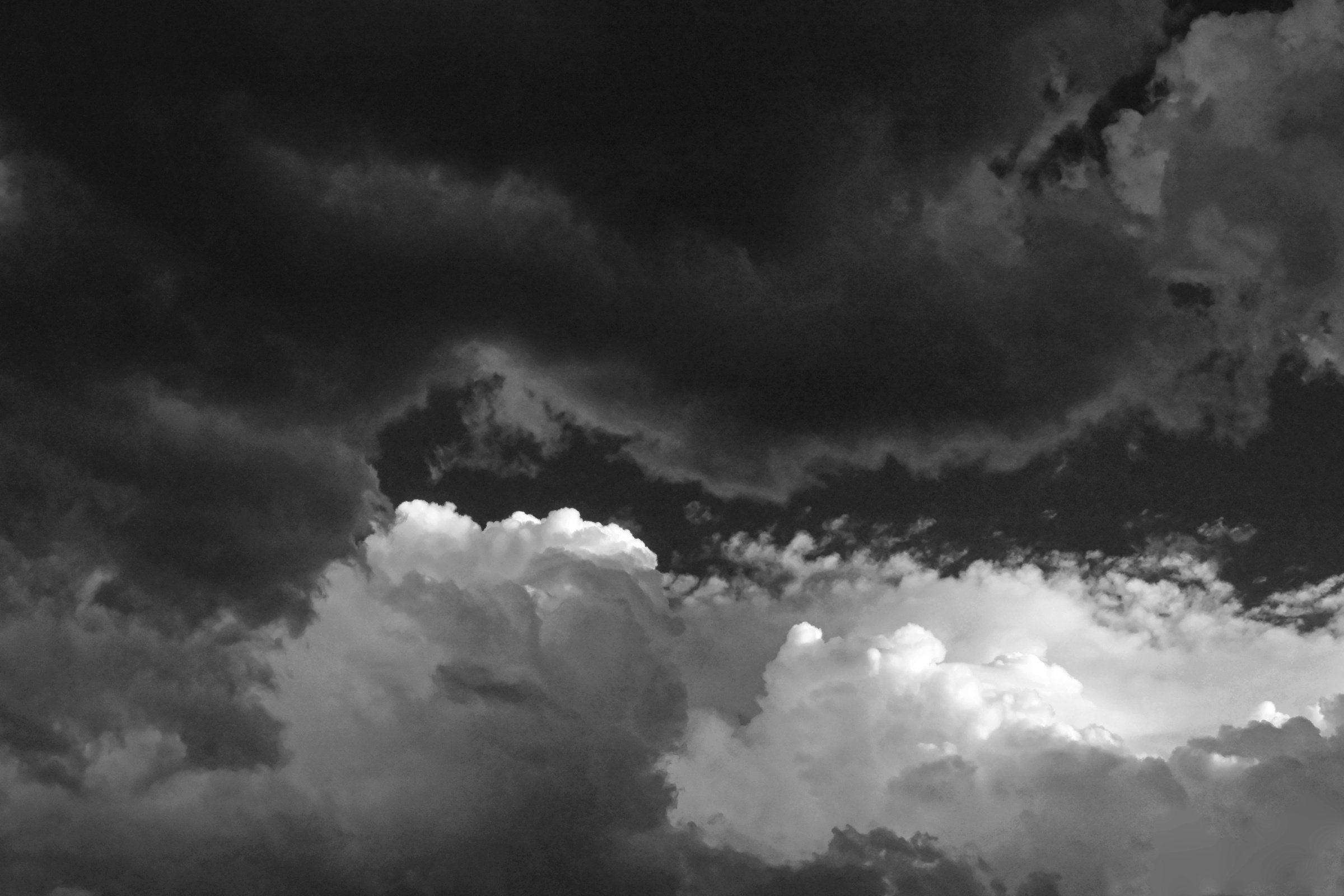 Nuages noir et blanc